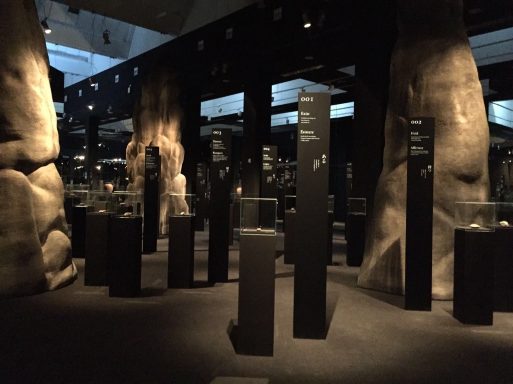 Neo preistoria curata da Andrea Branzi a Kenya Hara alla Triennale di Milano. 2016. Sculture, Ricostruzioni, Scenografie: Plastikart Studio. 
